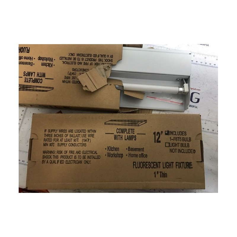 FLUORESCENT LIGHT FIXTURE 12"