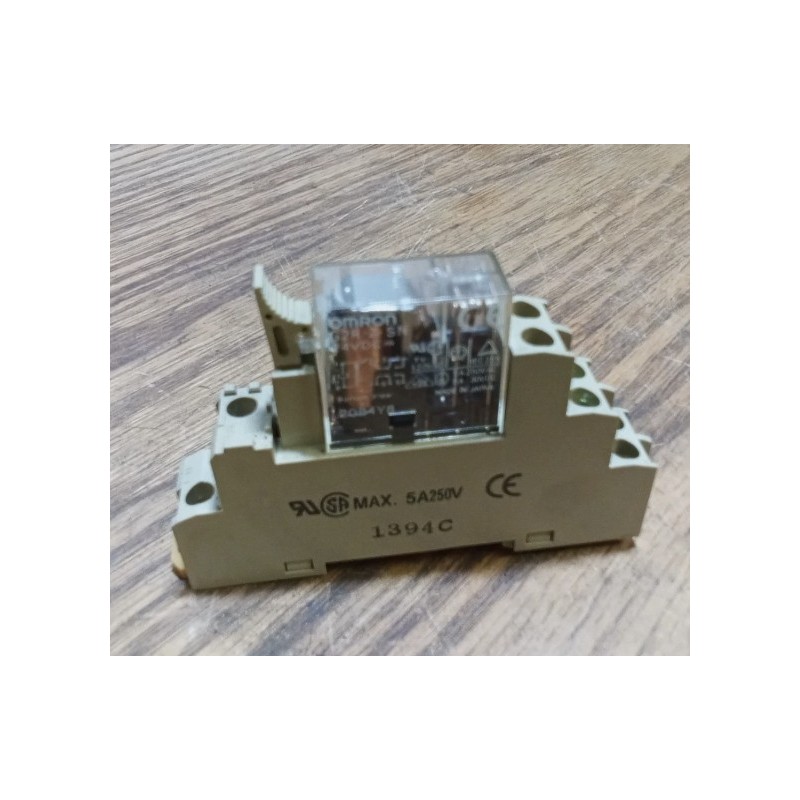 OMRON G2R-2-SN + Base Unit